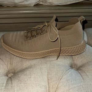 Urban sports shoes. Never worn. Excellent condition.